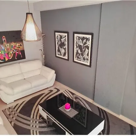 Tirana Selita e Vogel