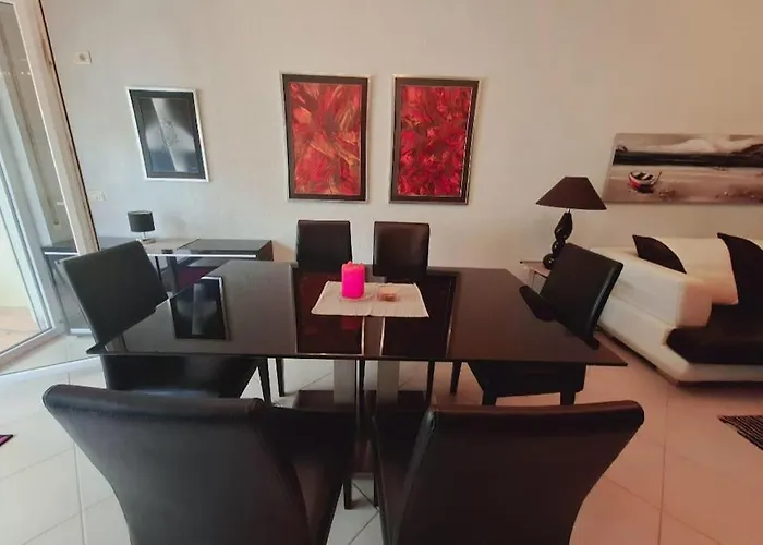 Tirana Apartman *
